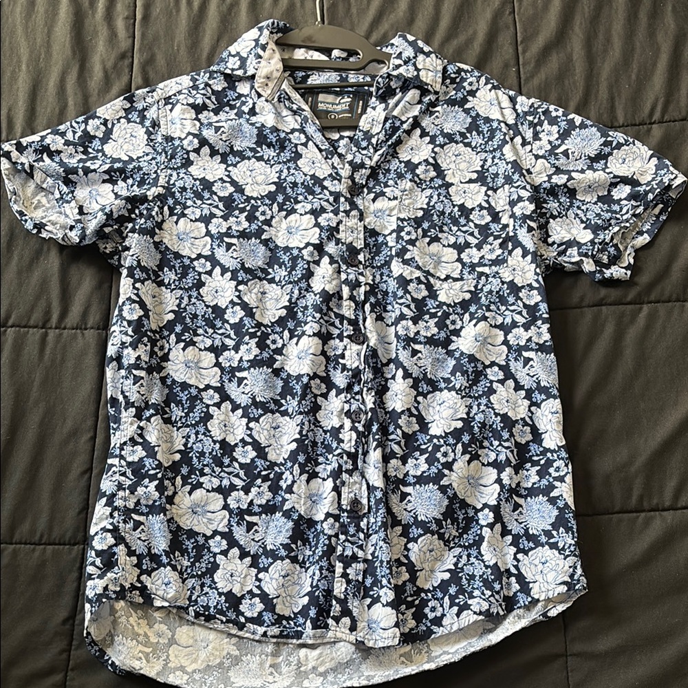 Monument Floral Blue and White Men's Shirt size small
